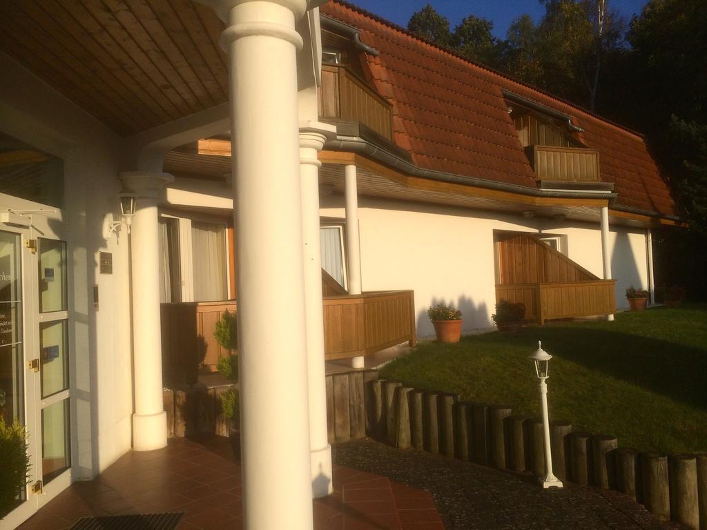 Hotel Garni Seeschlösschen Ostseebad Kölpinsee Exterior foto