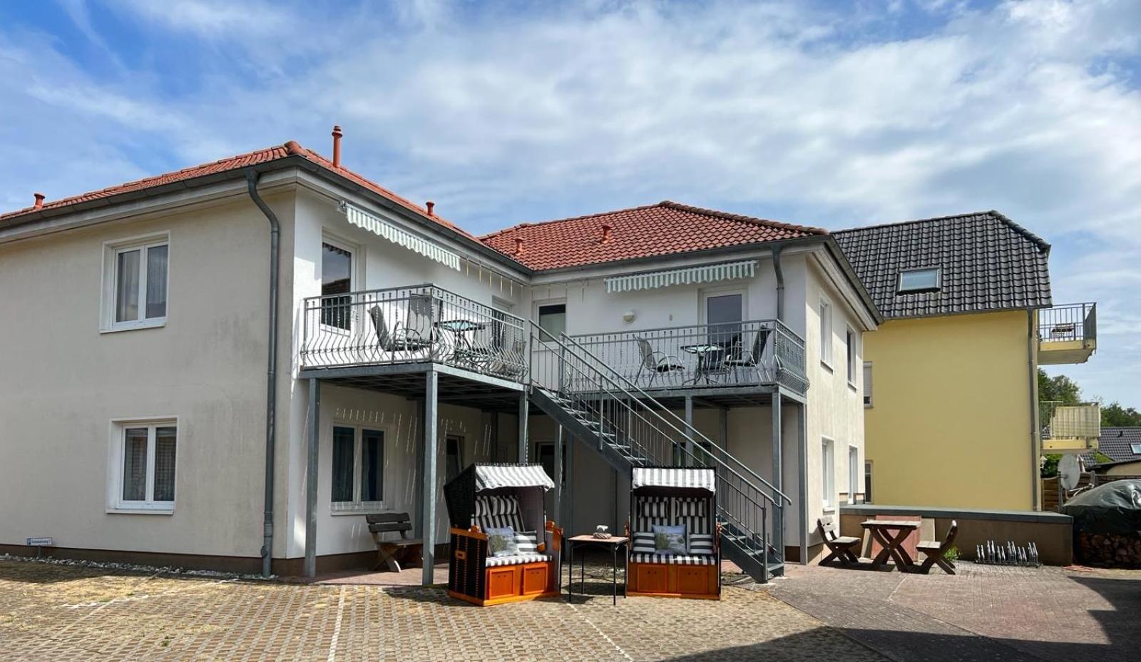 Hotel Garni Seeschlösschen Ostseebad Kölpinsee Exterior foto